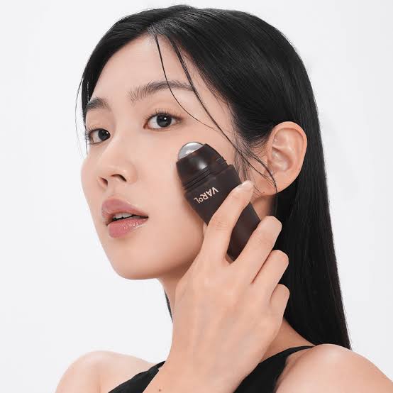 Varol ice roll serum con bakuchiol